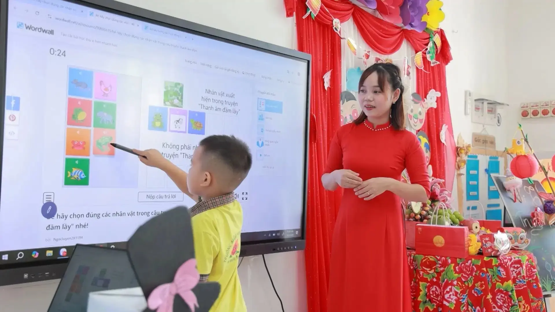 Tấm gương nhà giáo tâm huyết, sáng tạo | Người tốt quanh ta | 08/11/2025